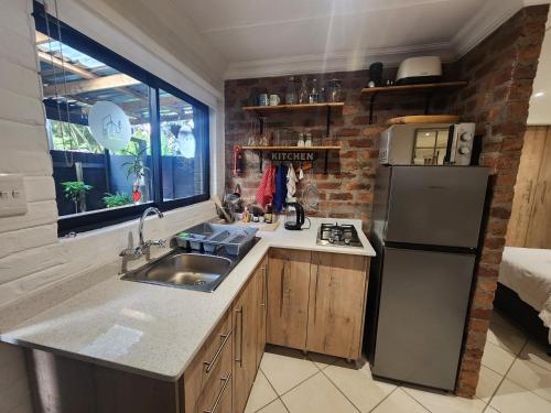 Dapur atau dapur kecil di The Forage Box - Artist's Studio