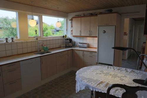 Dapur atau dapur kecil di Hjemlig idyl nær strand og by