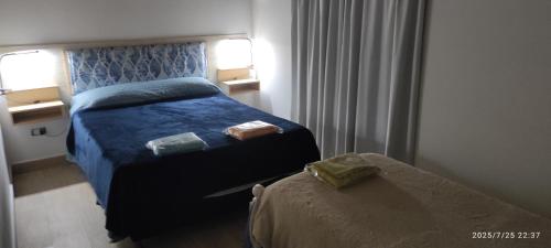 a hotel room with two beds in a room at Ezeiza 3 departamento privado a 15 minutos del aeropuerto hasta 7 personas OPCIONAL TRANFER DESDE Y HACIA EL AEROPUERTO DE EZEIZA LAS 24 HORAS pet friendly conexion con Aeroparque in Ezeiza