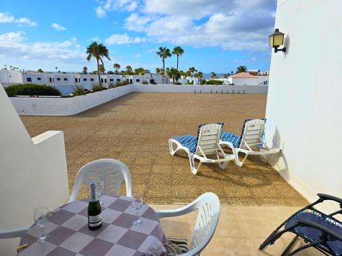 Atalaya Complex central Puerto del Carmen, large open terrace with loungers