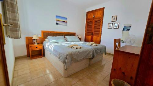 Atalaya Complex central Puerto del Carmen, large open terrace with loungers