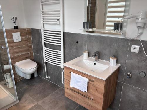 Bilik mandi di Pensjonat Eden Apartament 8