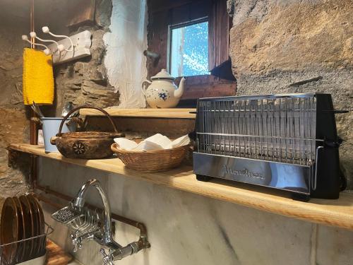 a shelf with a sink and a basket on it at Tiny House El Forn de La Pegatera in Coll de Nargó