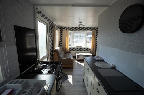 Η κουζίνα ή μικρή κουζίνα στο Nursery lane caravan park