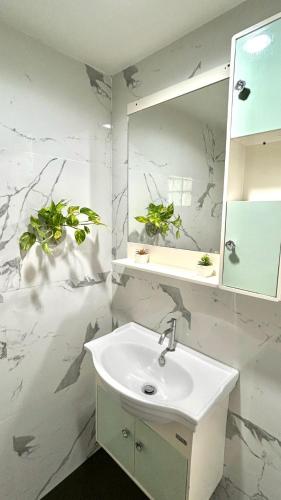 a bathroom with a sink and a mirror at Kim house Koh Jum in Ban Ko Phrao