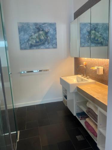Ένα μπάνιο στο ZEN SKY studio PATTAYA-38TH FLOOR, PANORAMIC SEA VIEW&PRIVATE BEACH