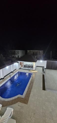 Swimmingpoolen hos eller tæt på White Villa