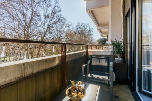 Bright with pool-1Bedroom 1Bathroom-Prado