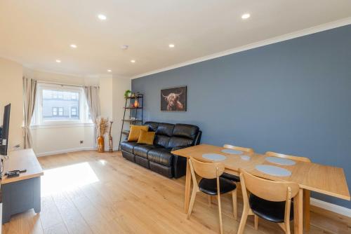 Posezení v ubytování Modern 2 Bed Apartment Near City Centre with Free Parking