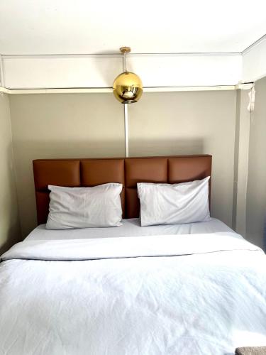 Ένα ή περισσότερα κρεβάτια σε δωμάτιο στο You Empire Hostel & Bar
