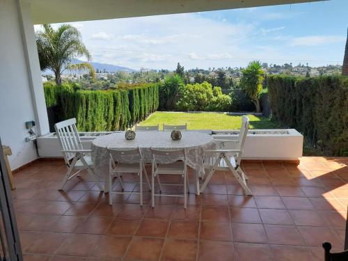 Townhouse in San Pedro- Private Garden, Golf, Beach, Pool