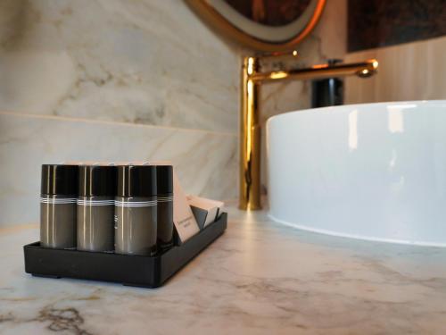 a group of silver batteries on a counter next to a lamp at 3 Sówki in Krajno Zagórze Drugie