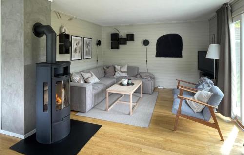 Χώρος καθιστικού στο Cozy Home In Ulvik With Wifi