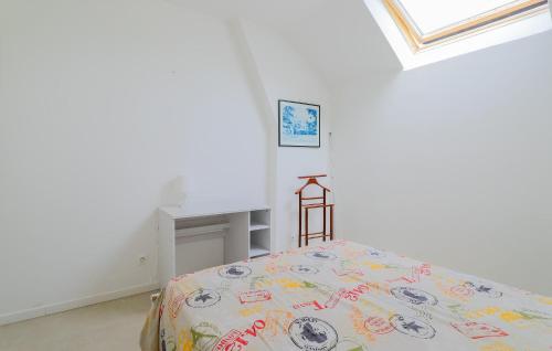 Cama o camas de una habitación en Beautiful Home In Monthenault With Wifi
