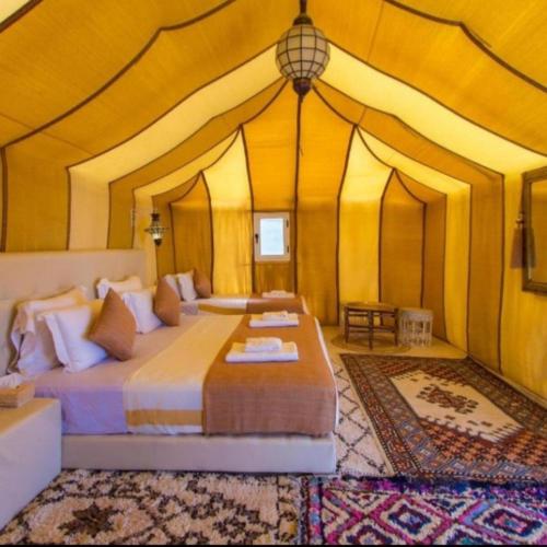Ruang duduk di Sahara Luxe Camp