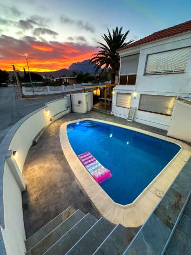 Bonito Chalet en Benidorm, negocios, estudios, salud