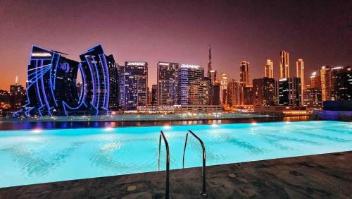 Burj Khalifa View-Beautiful Pool-Gym-Business Bay