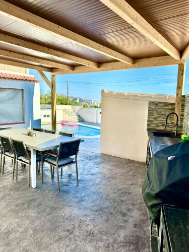 Bonito Chalet en Benidorm, negocios, estudios, salud