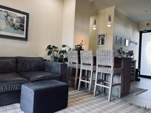 Χώρος καθιστικού στο 18 Firgrove by ETB Stays