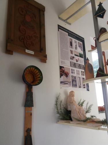 a corner of a kitchen with a clock and a wall at Hagyományőrző és múltidéző porta in Báta