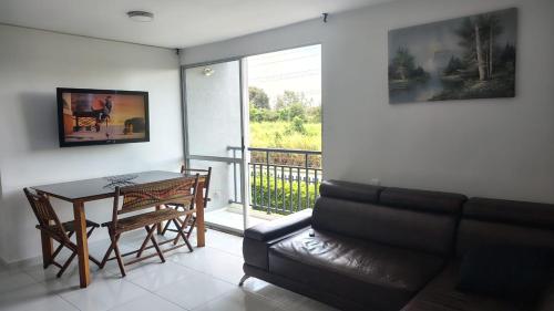 Ruang duduk di Cómodo apartamento sur de cali