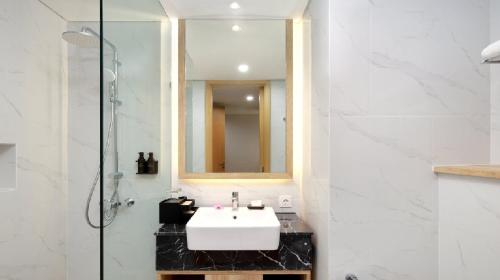 Ένα μπάνιο στο Esco Luxe Benoa