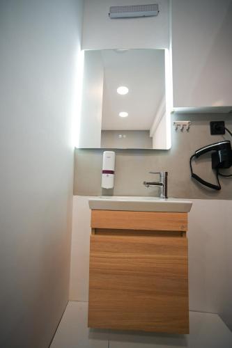 Evagelistrias Monastiraki Suite by Zeussuites