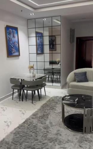 Posezení v ubytování LUXURY 3 Bedroom LEKKI , JOJO ESCAPE HOME APARTMENT
