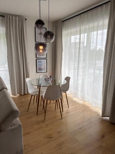 Khu vực ghế ngồi tại Moderne Ferienwohnung mit Balkon 1