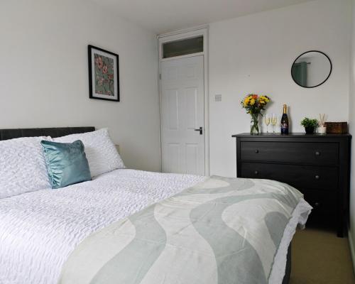 Kingston Park 3BR - Great for Families&Contractorsにあるベッド