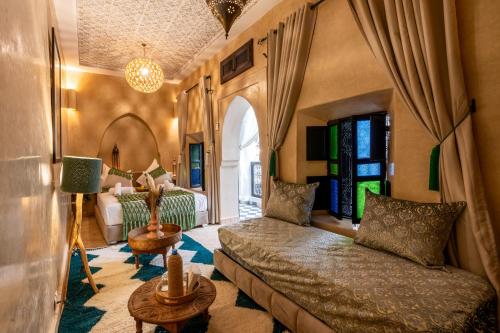 a bedroom with a bed and a living room at Dar Bonita in Marrakech