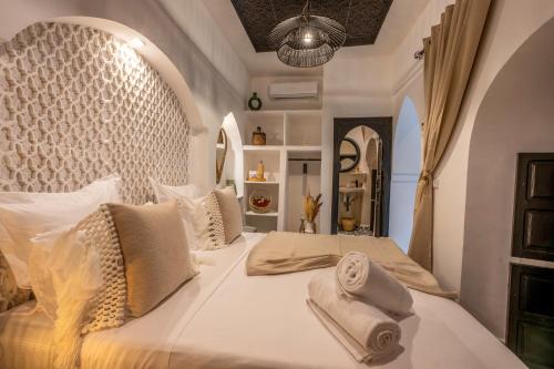 a bedroom with a large bed with white sheets and pillows at Dar Bonita in Marrakech