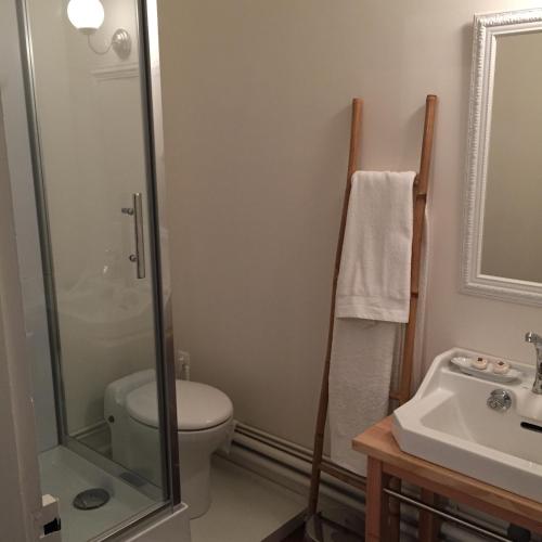 Bilik mandi di Le Manoir de Bénédicte B&B
