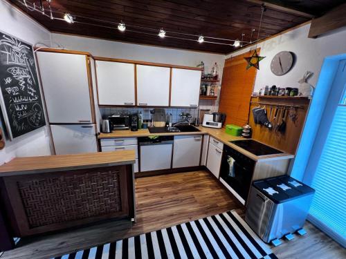 Η κουζίνα ή μικρή κουζίνα στο White Rabbit Apartment