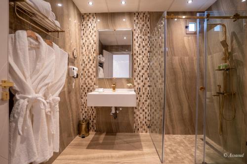 a bathroom with a sink and a shower at Hotel Esmeralda in Chefchaouene