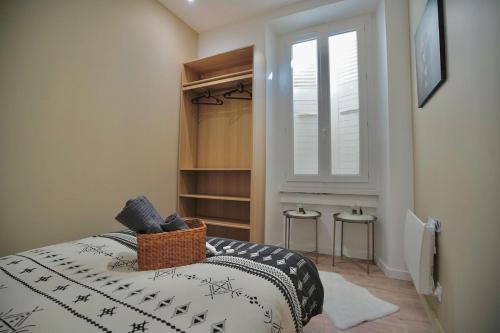 Postel nebo postele na pokoji v ubytování La ReyHome T2 rénové proche Gare et centre-ville