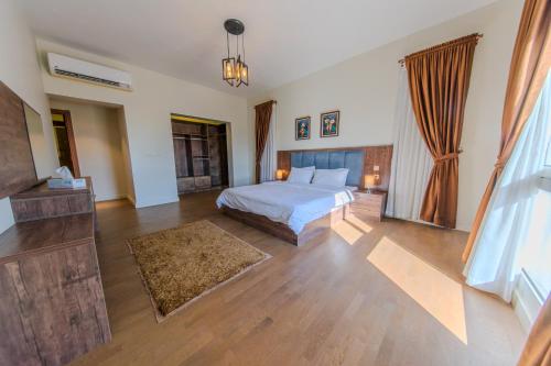 Postel nebo postele na pokoji v ubytování Mivida Apartments New Cairo By O Residence Families Only