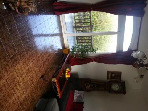 an overhead view of a room with a window and a plant at Le Tacot in Auxon-Dessus