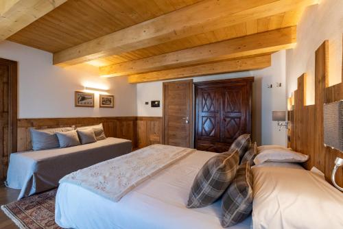Una cama o camas en una habitación de L'Abri des Amis