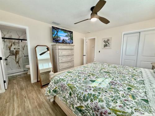 a bedroom with a bed and a ceiling fan at Brand New Pool! Waterfront Canal Luxury Home in Apollo Beach