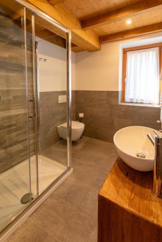 Un baño de L'Abri des Amis