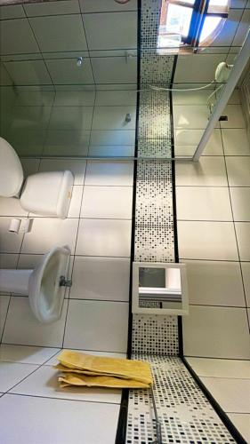 a bathroom with a urinal and a toilet in a room at Casa aconchego em Angra in Angra dos Reis