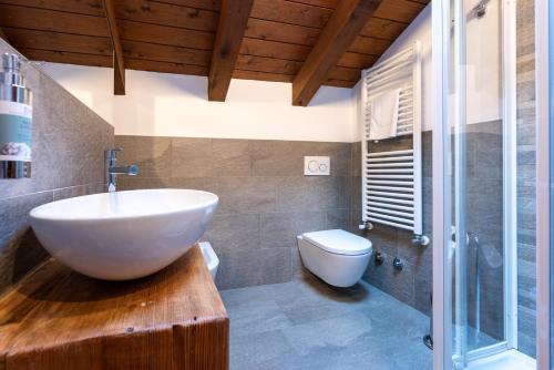 Un baño de L'Abri des Amis