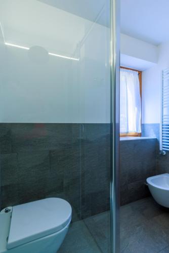Un baño de L'Abri des Amis