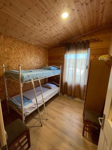 Ένα ή περισσότερα κρεβάτια σε δωμάτιο στο Sea Breeze House