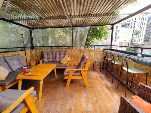 Ruang duduk di The Urban Chalet
