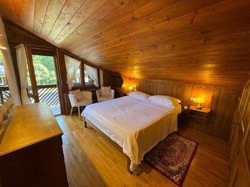 a bedroom with a bed in a wooden room at Apartment 5 Torri, parcheggio in garage in Cortina dʼAmpezzo