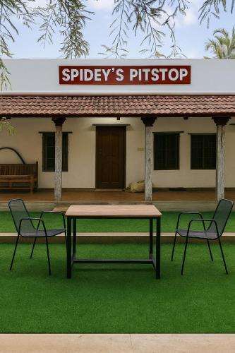 Πινγκ πονγκ στο SPIDEY's PITSTOP ή εκεί κοντά
