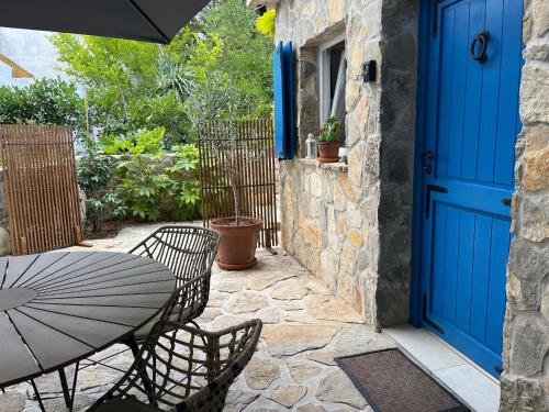 Kawasan patio atau luaran di Blue Penguin - Offer for Digital nomads