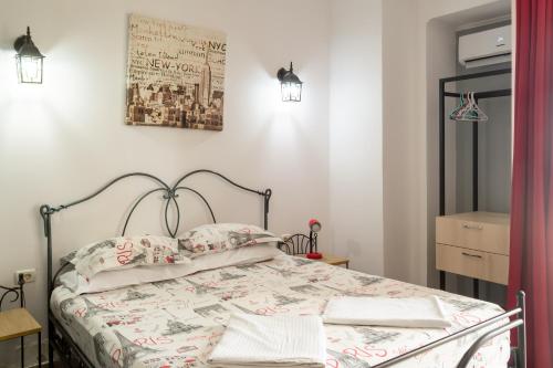 a bedroom with a bed and a picture on the wall at ElStefanino House in Eforie Nord